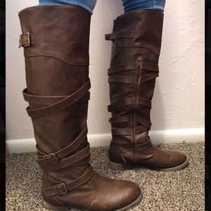 Knees high boots! Chocolate brown, so cute!
